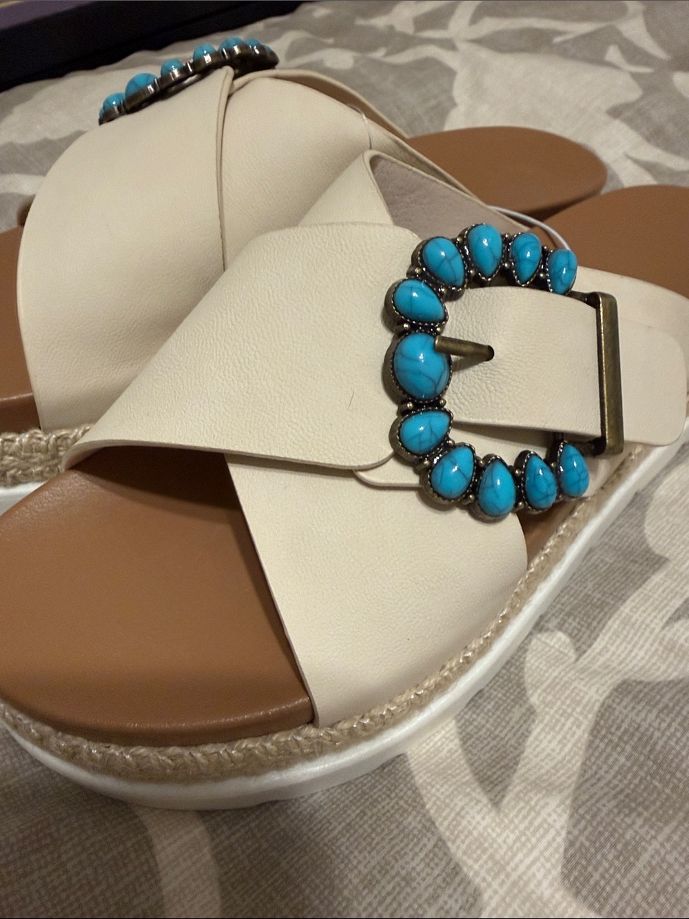 Cream Cross-Band Slide Sandals with Turquoise Buckle Sz 7 New